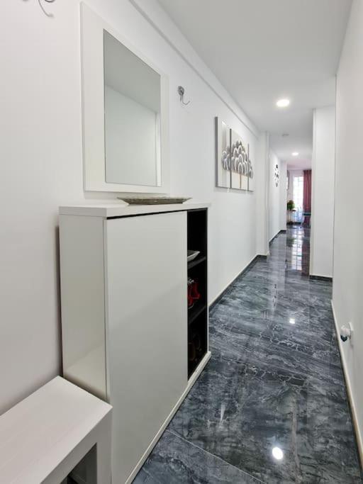 Modern Apartment Right In The Heart Of Бенідорм Екстер'єр фото