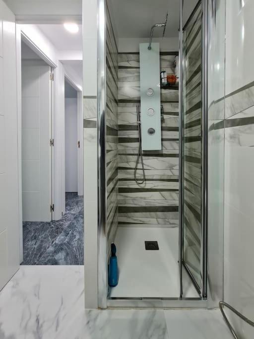 Modern Apartment Right In The Heart Of Бенідорм Екстер'єр фото