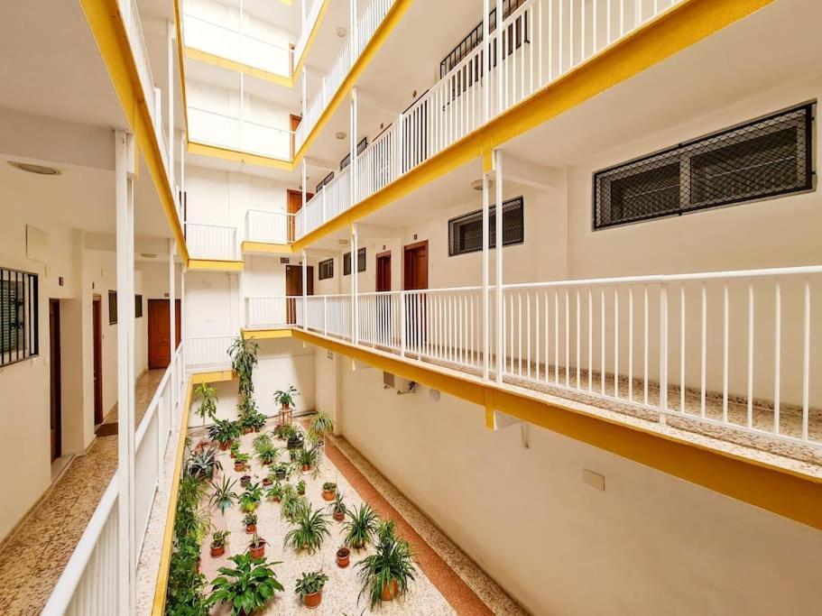 Modern Apartment Right In The Heart Of Бенідорм Екстер'єр фото